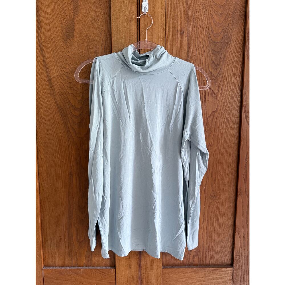 Athleta Cold Shoulder Top Size M Light Sage Long Sleeve Soft Knit